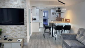 Private Luxury By The Sea, With A Personal Gym, Hot Tub, And Free Parking!